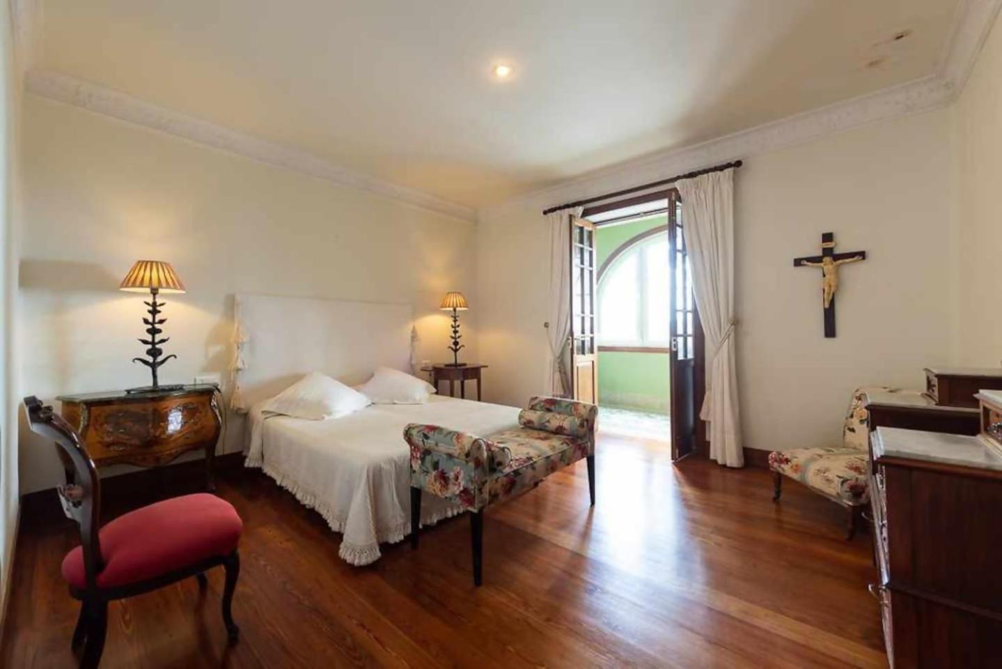 Amplia Villa De Lujo Con Piscina Climatizada Лас-Пальмас-де-Гран-Канария Экстерьер фото