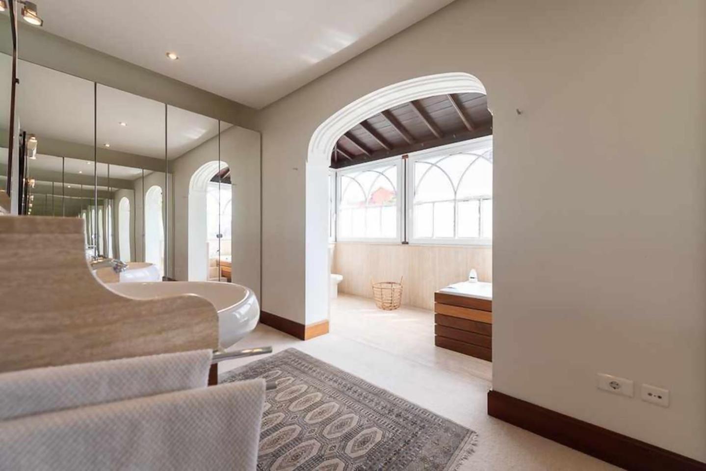 Amplia Villa De Lujo Con Piscina Climatizada Лас-Пальмас-де-Гран-Канария Экстерьер фото
