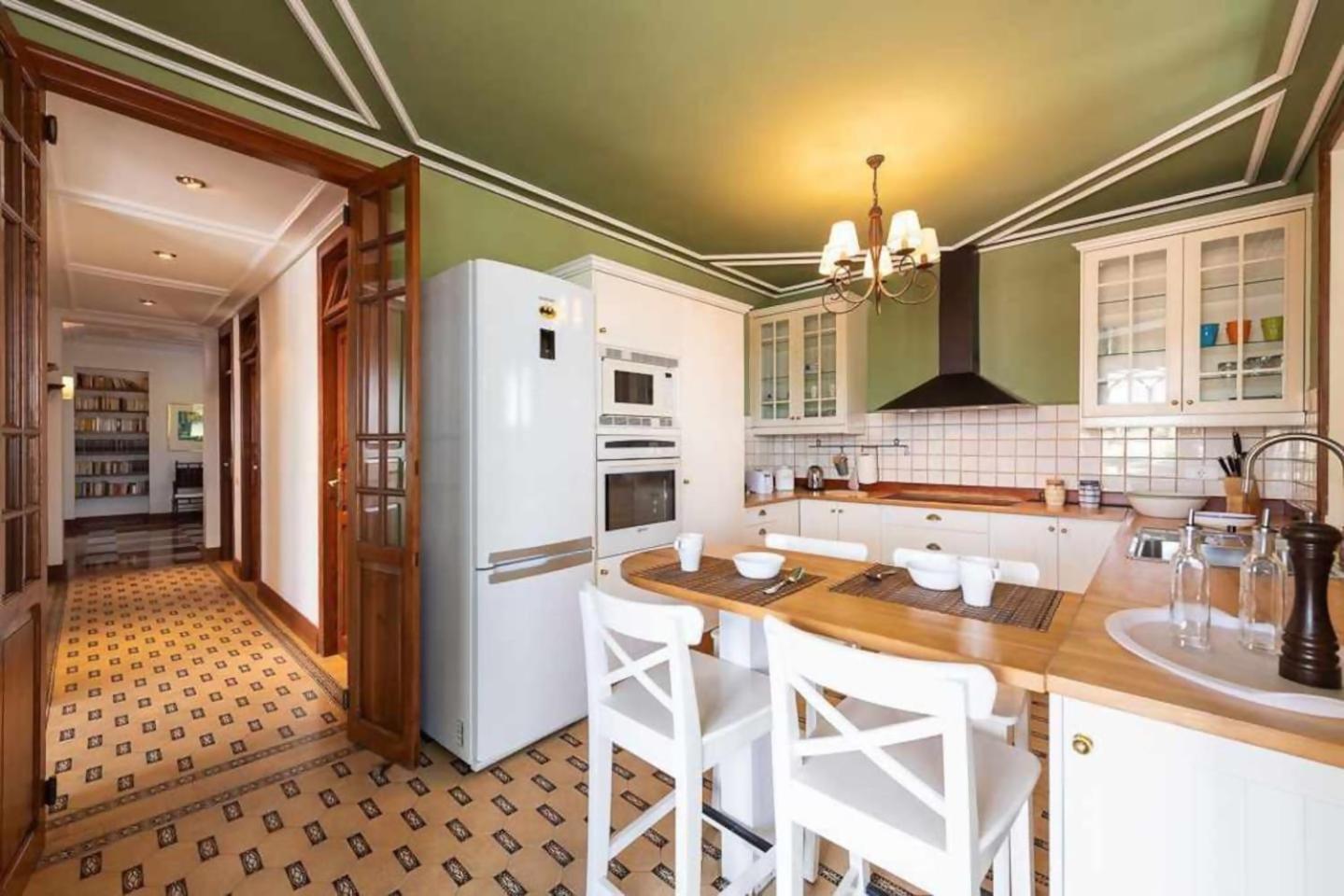 Amplia Villa De Lujo Con Piscina Climatizada Лас-Пальмас-де-Гран-Канария Экстерьер фото