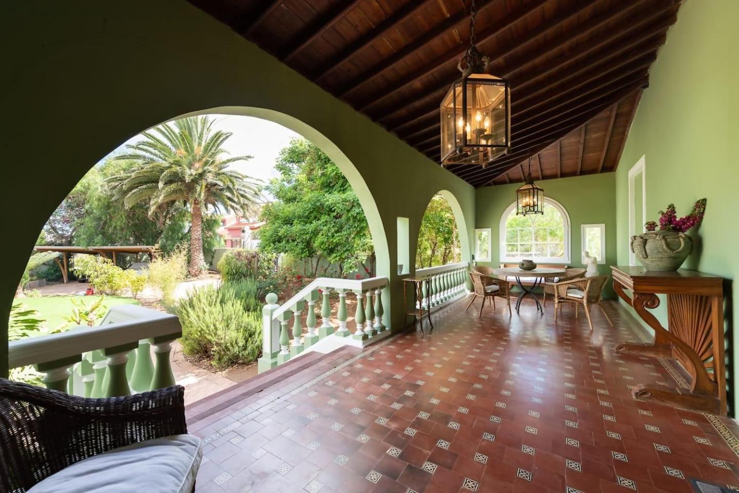Amplia Villa De Lujo Con Piscina Climatizada Лас-Пальмас-де-Гран-Канария Экстерьер фото